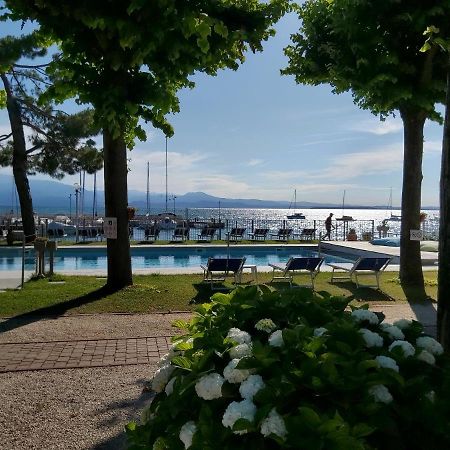 Villaggio Turistico Dei Tigli Padenghe sul Garda Exterior photo