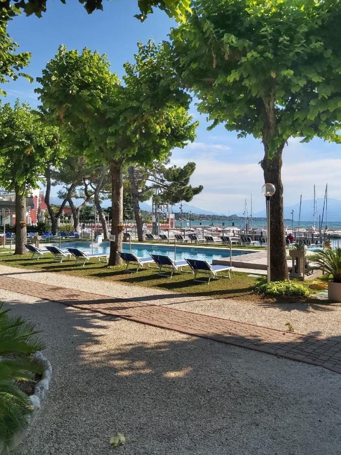 Villaggio Turistico Dei Tigli Padenghe sul Garda Exterior photo