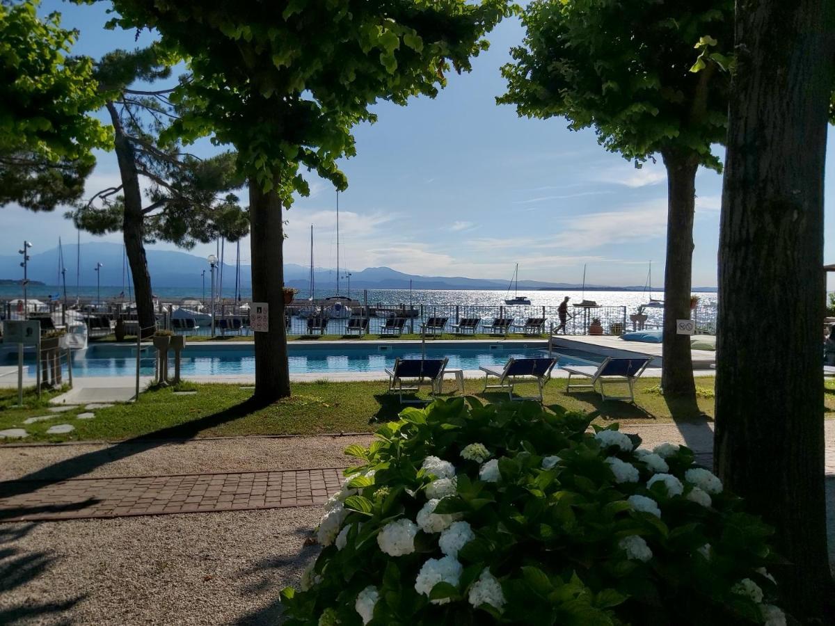 Villaggio Turistico Dei Tigli Padenghe sul Garda Exterior photo